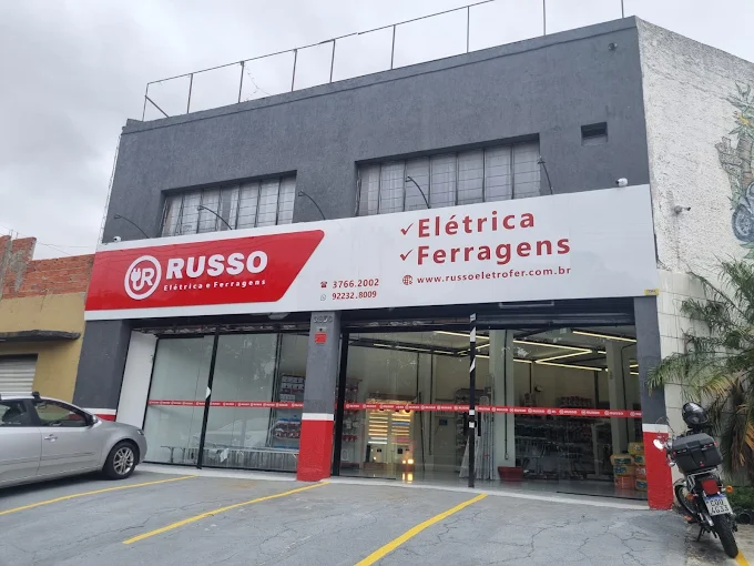Fachada da Russo Elétrica e Ferragens no Rio Pequeno, Zona Oeste de São Paulo